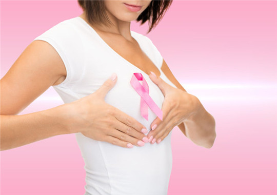 <b>【名医访谈】如何在早期发现乳腺癌及预防？</b>
