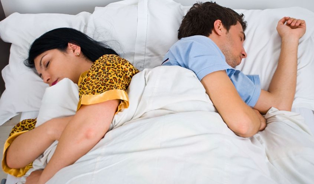 <b>十种最常见的情侣睡姿，透露你们爱得有多深</b>