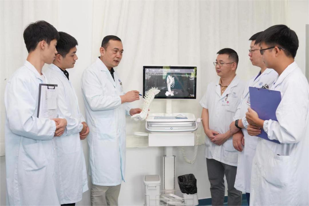 于滨生：帮助患者挺直脊梁，不受病痛折磨