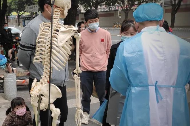 牛俊岭丨骨科患者的健康守护者
