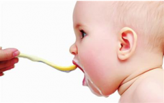 宝宝喝奶粉真的容易上火?可能是喂养方式不对