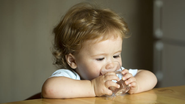 宝宝喝什么水更健康？喝水前先搞清楚这
