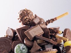 <b>首个儿童零食标准出炉！其实，这个“隐形威胁”成年人也中招</b>