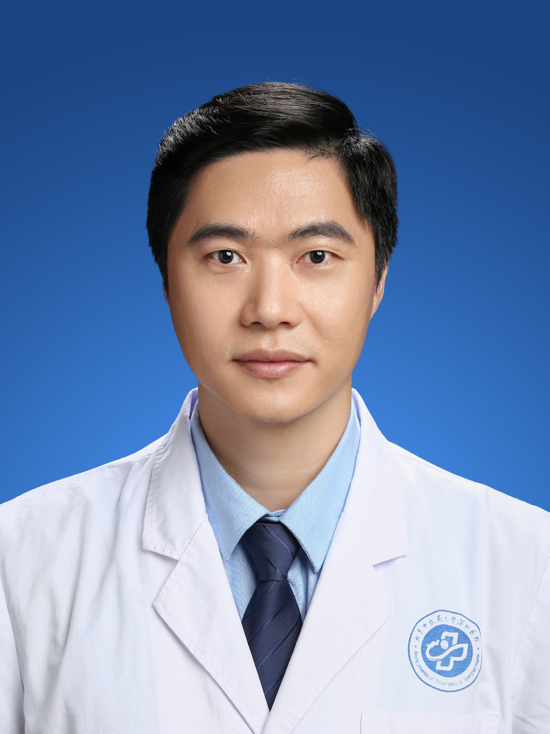 黄振半身照.jpg