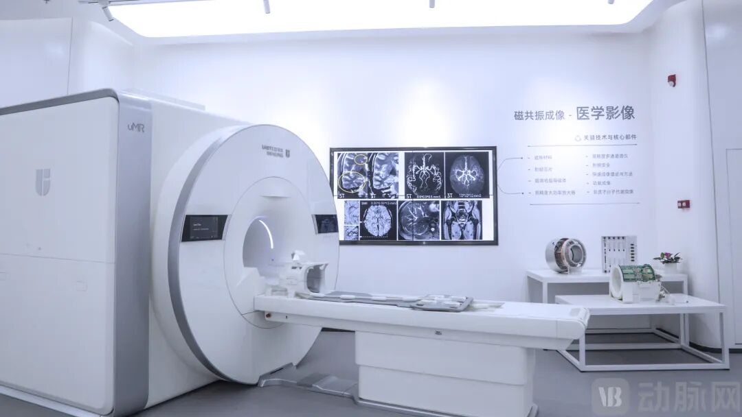 全球首台5.0T人体全身医学磁共振成像系统.jpg
