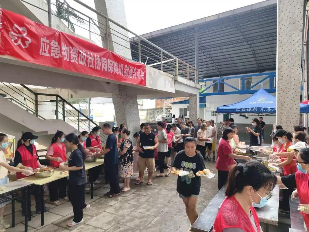 广西洪灾应急物资政社协同保障现场