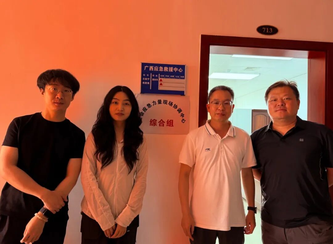 社会应急力量现场协调人员合影